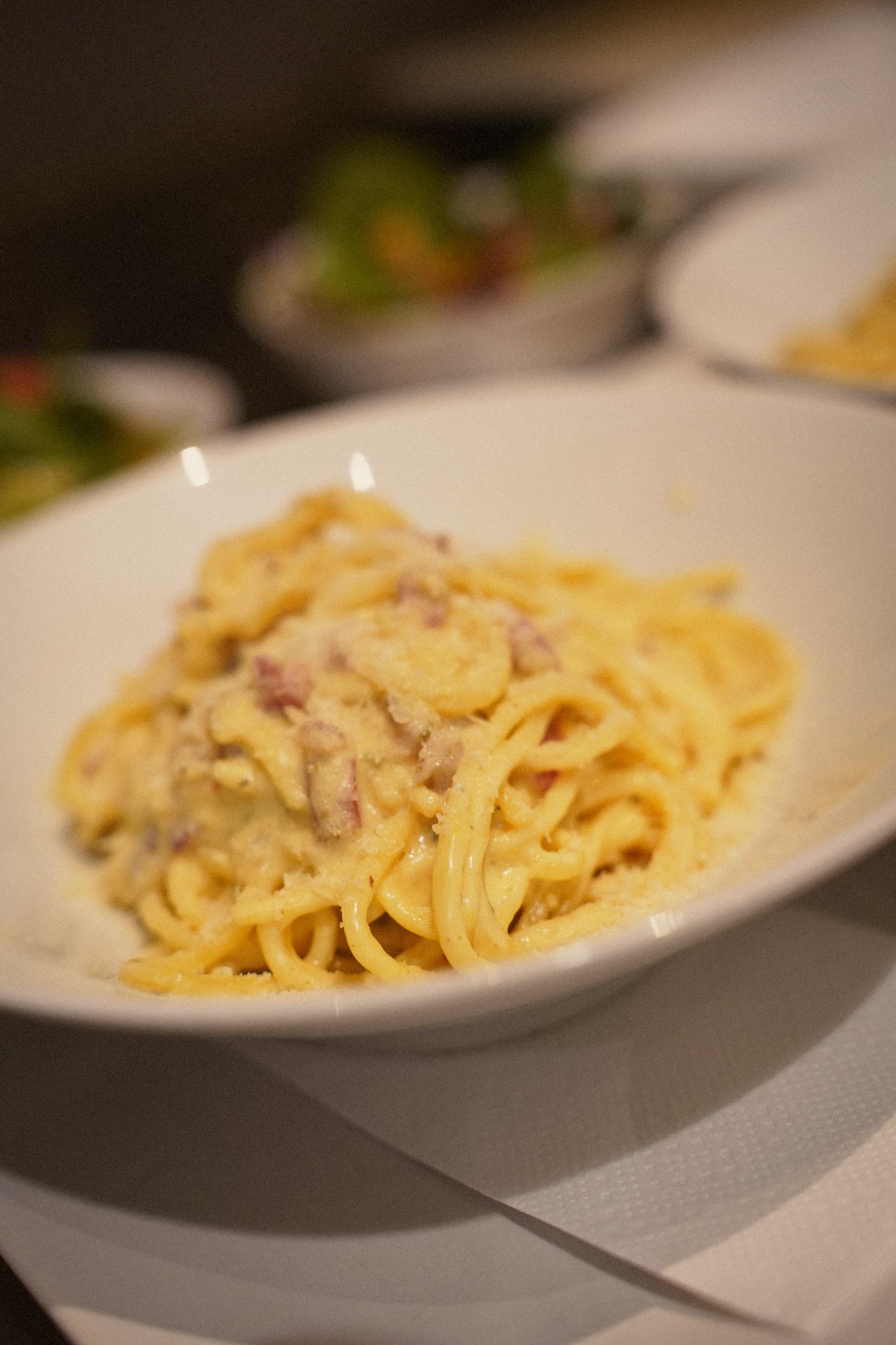 Carbonara serverad i djup tallrik på Kafé Arte