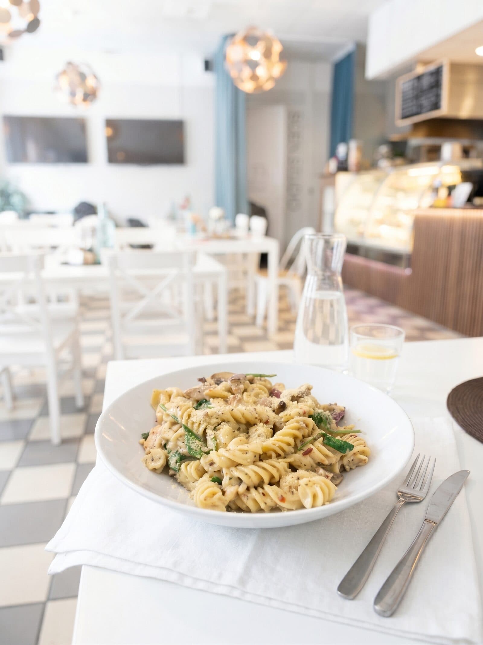 Krämig pasta med svamp och spenat på Kafé Arte, Östermalm